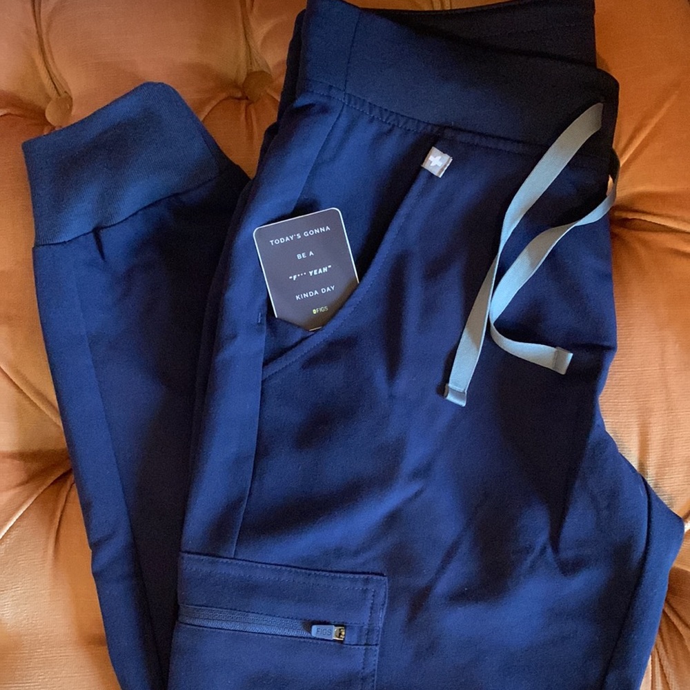 NWOT NAVY FIGS JOGGERS scrub pants. Size XS/P.